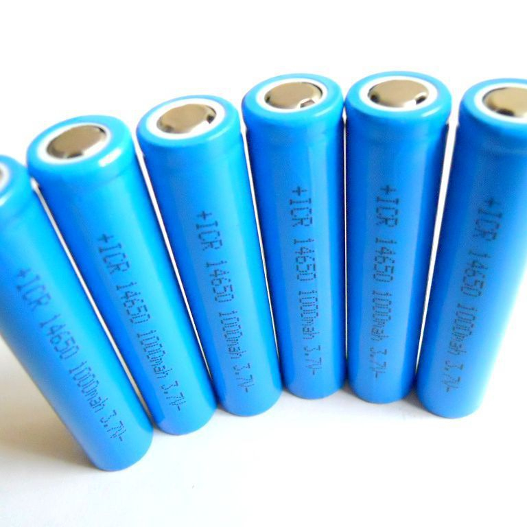 為盈利非法拆解廢鉛蓄電池,污染環(huán)境遭懲罰,傻了吧?